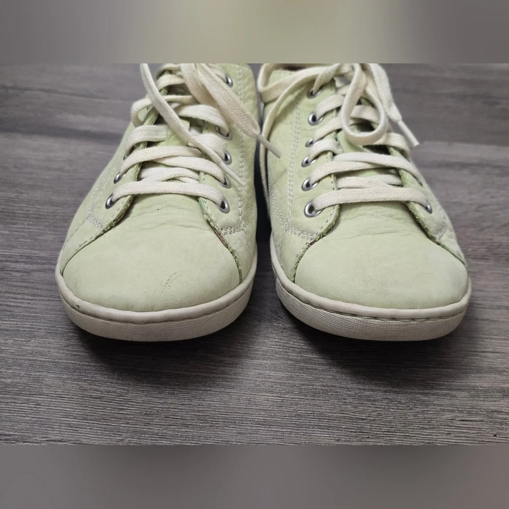 Born Sport Leather Sneakers Womens Size 8 Green Preppy Boho Boat Fall